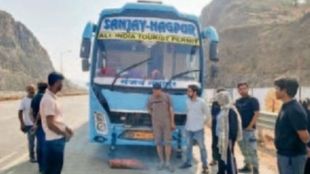 passengers-stranded-for-9-hours-on-samruddhi-mahamarg-after-sanjay-travels-bus-breakdown
