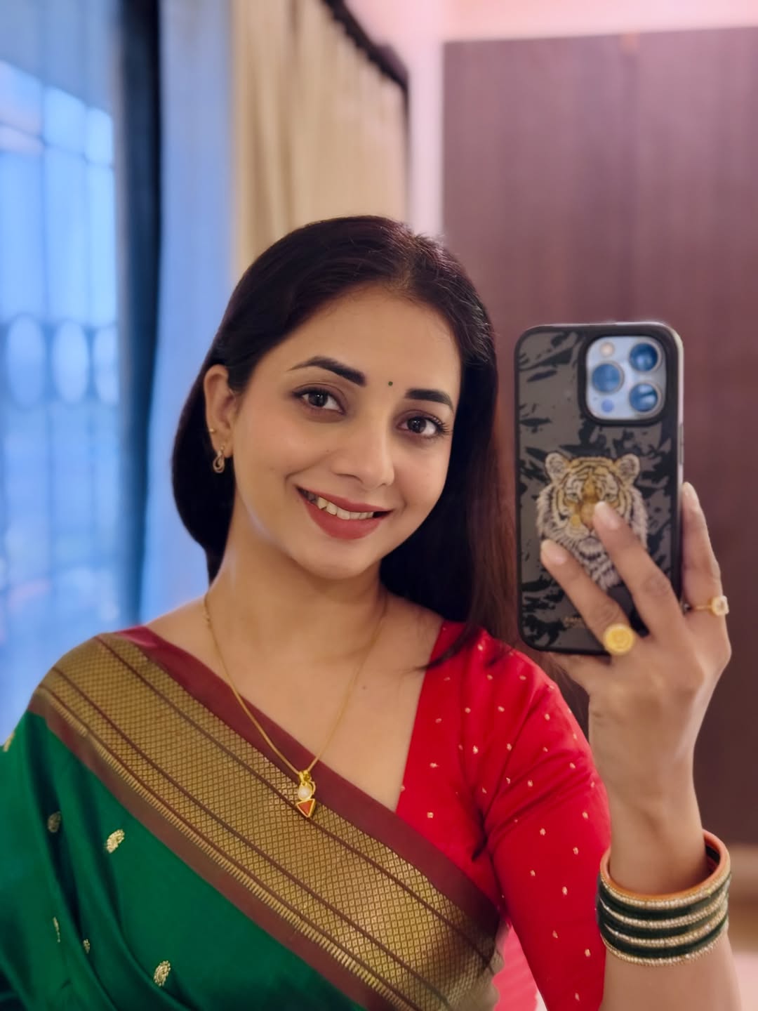 Sayali Sanjeev Shri Yogeshwari Devi Ambajogai