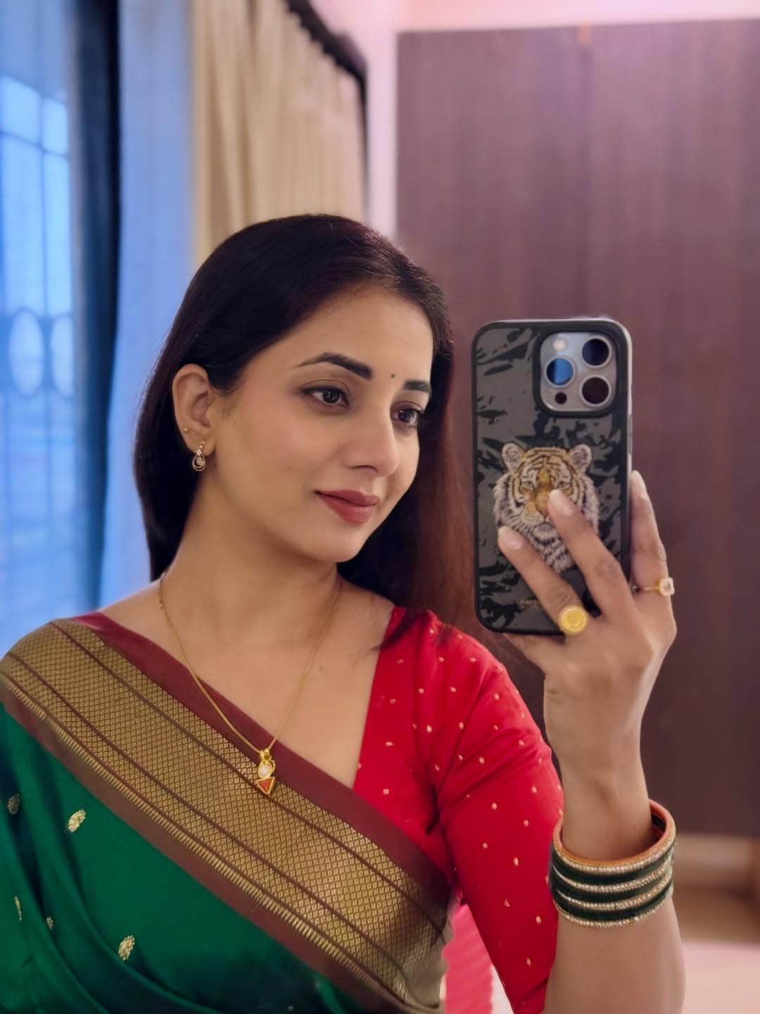 Sayali Sanjeev Shri Yogeshwari Devi Ambajogai