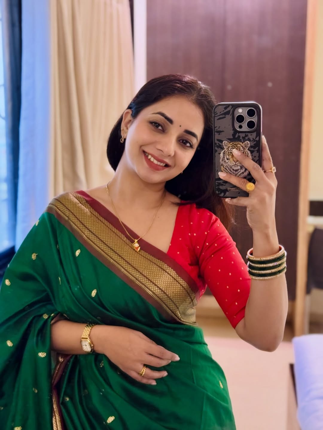 Sayali Sanjeev Shri Yogeshwari Devi Ambajogai