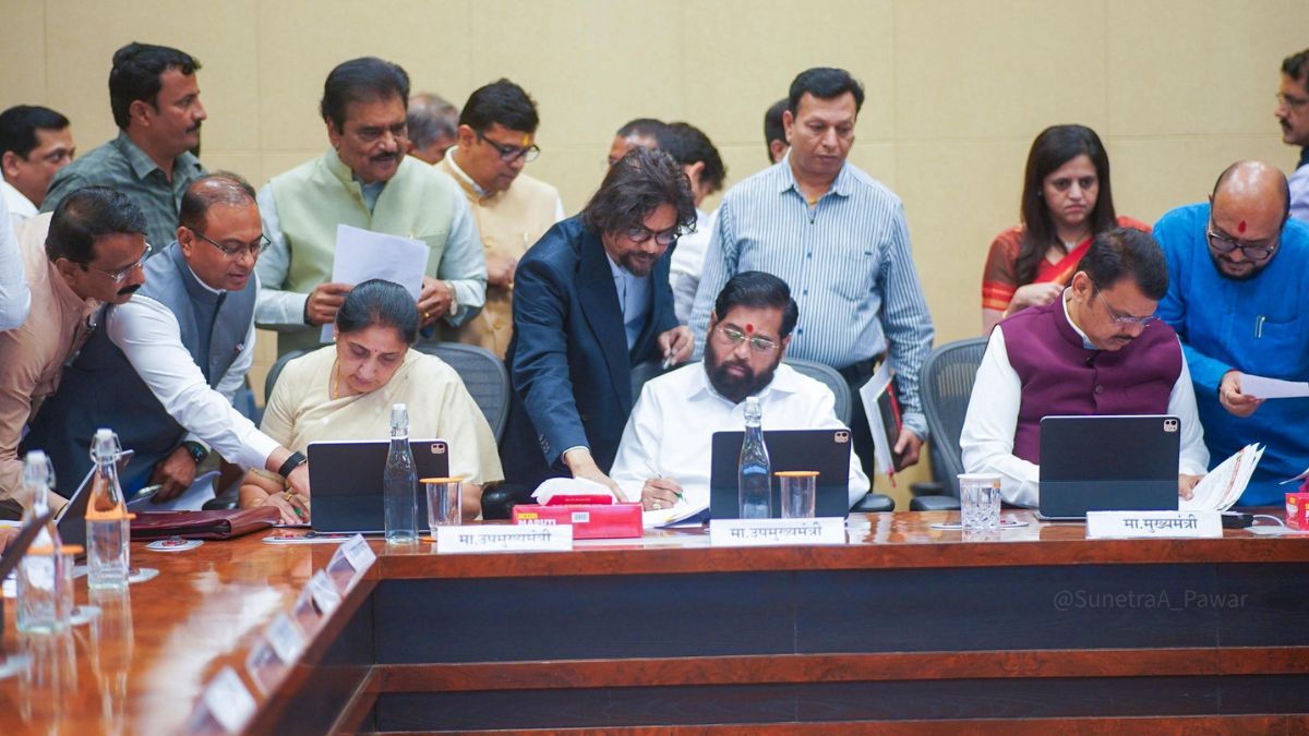 DCM Sunetra Pawar In Cabinet Meeting