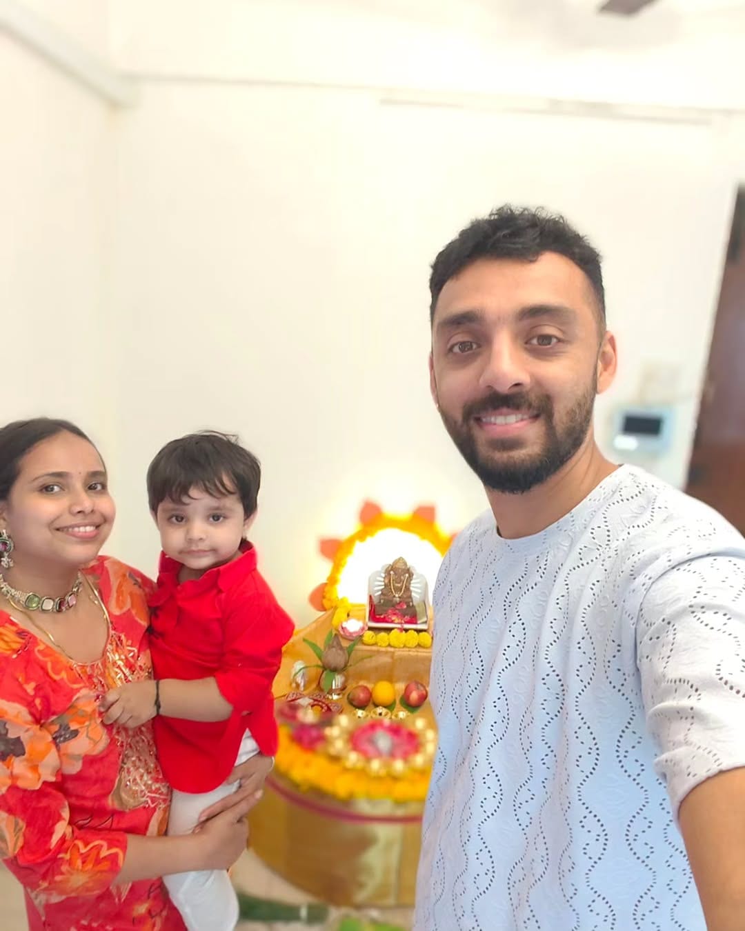 Varun Chakravarthy wife Neha Khedekar