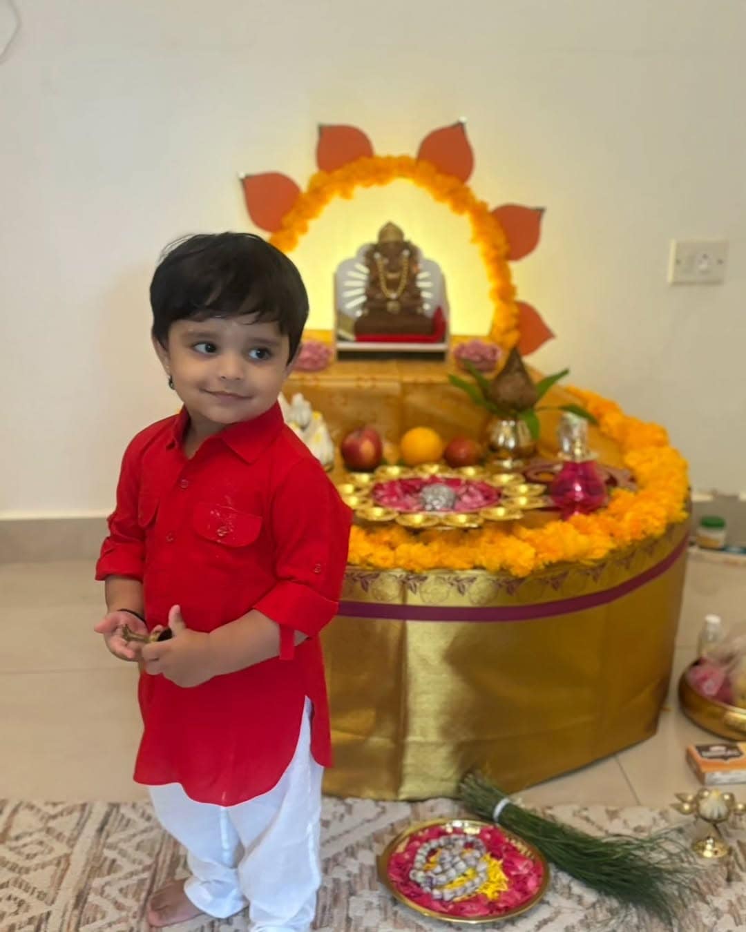 Varun Chakravarthy wife Neha Khedekar