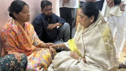 Vidhip Jadhav Wife : “माझं आणि त्यांचं दुःख सारखंच, तरीही त्या…”, सुनेत्रा पवारांनी भेट घेतल्यानंतर विदीप जाधव यांच्या पत्नी भावूक