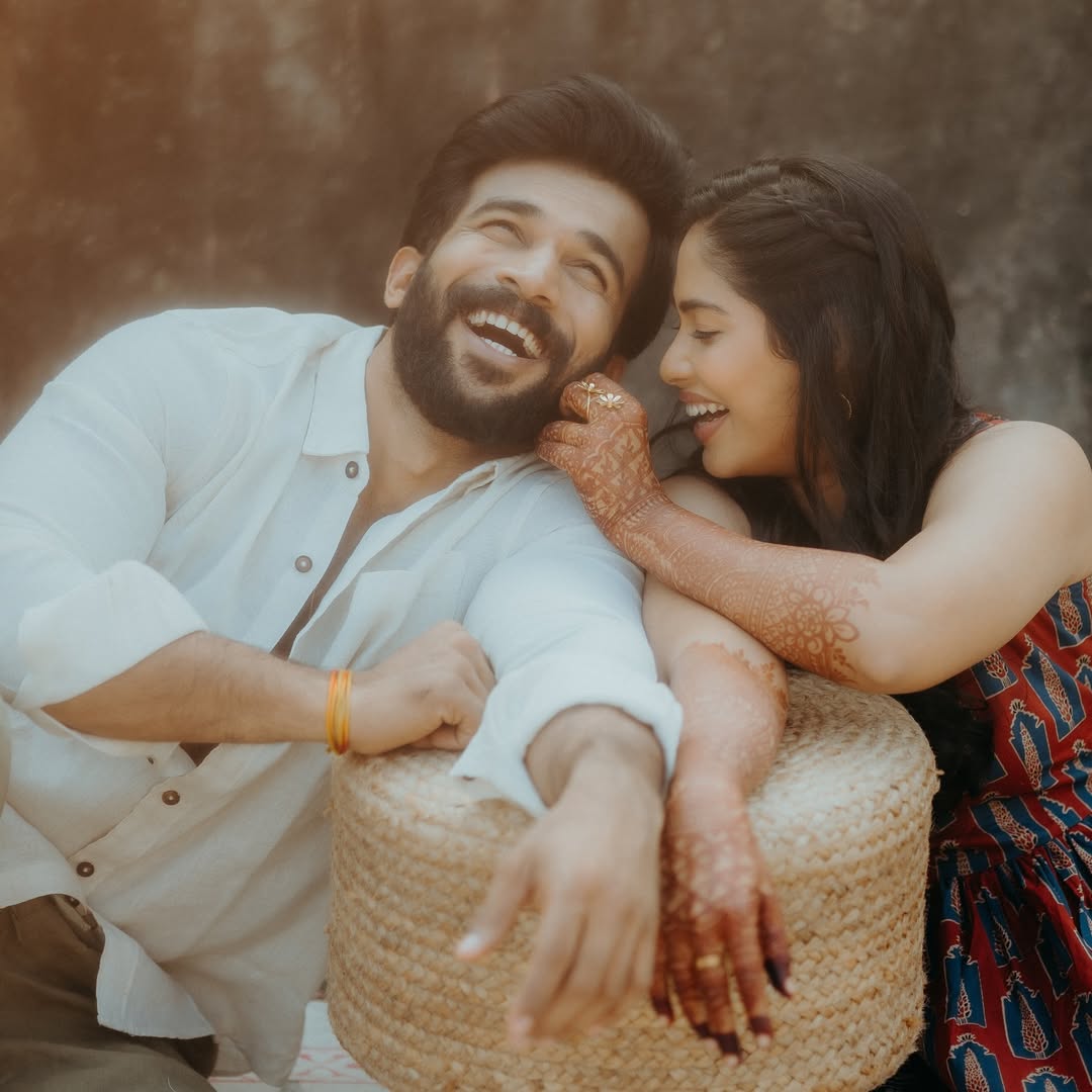 Vishal Nikam Akshaya Hindalkar Romantic Photoshoot
