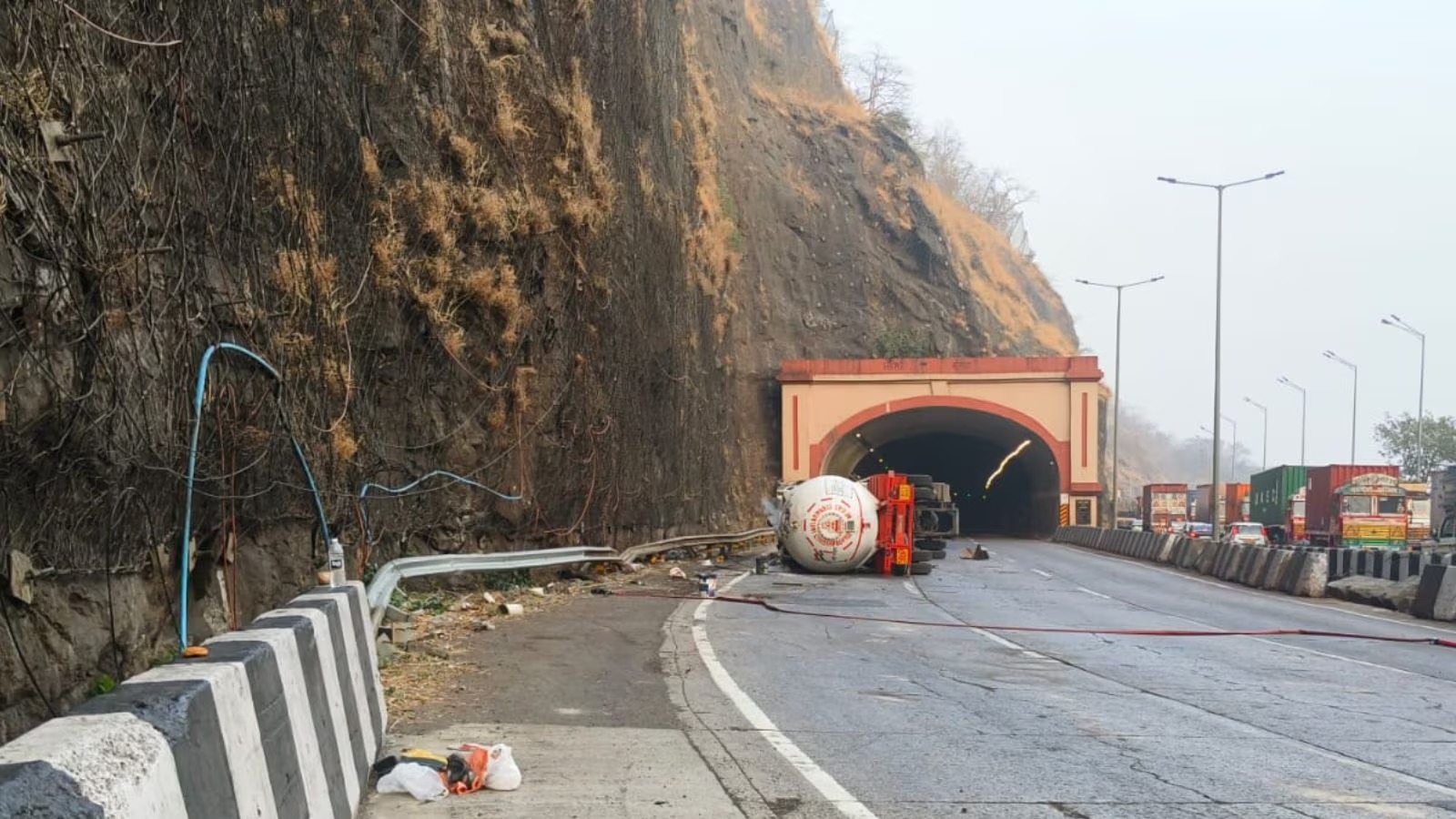 Mumbai pune expressway tanker accident