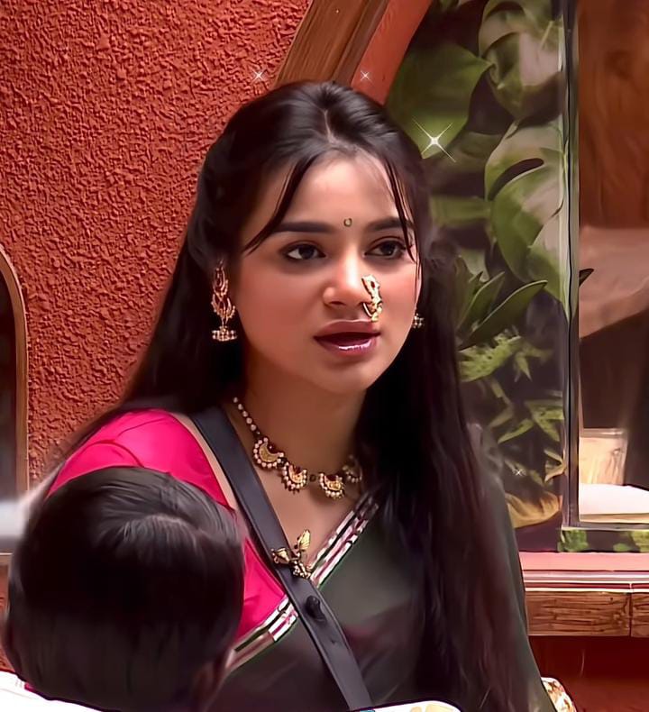 Bigg Boss Marathi Season 6 Tanvi Kolte traditional Maharashtrian look