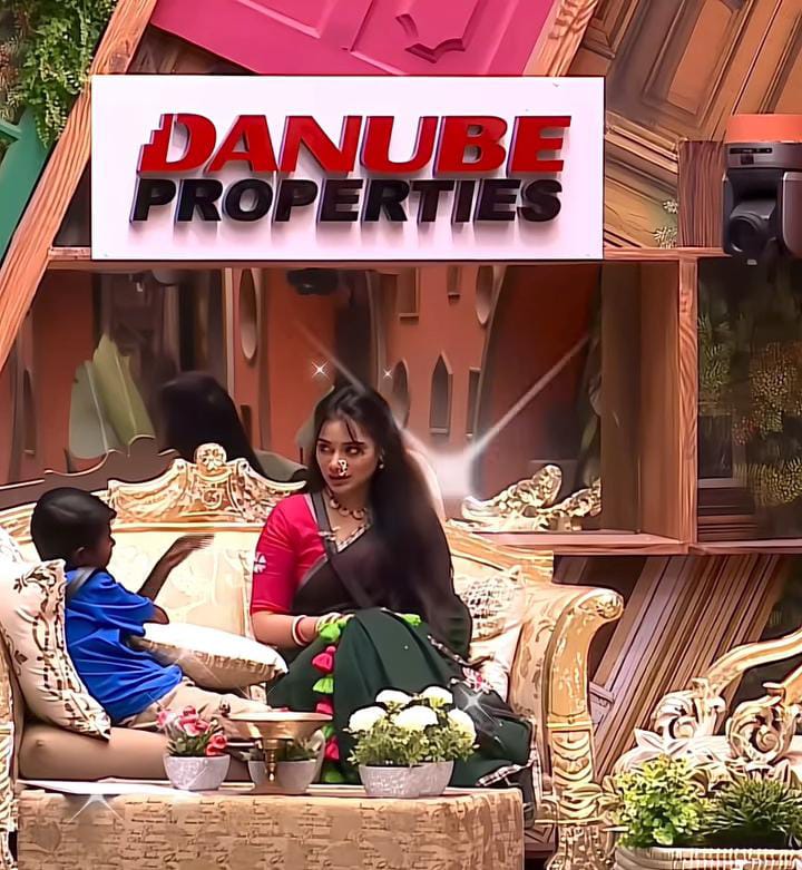 Bigg Boss Marathi Season 6 Tanvi Kolte traditional Maharashtrian look