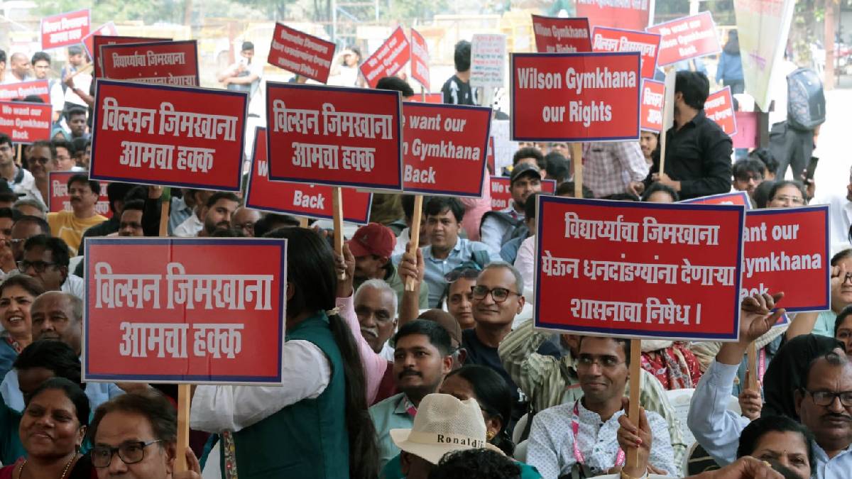 Protest at Azad Maidan demanding cancellation of the decision