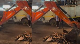 MBMC action against illegal hawkers outside Mira Road railway station.