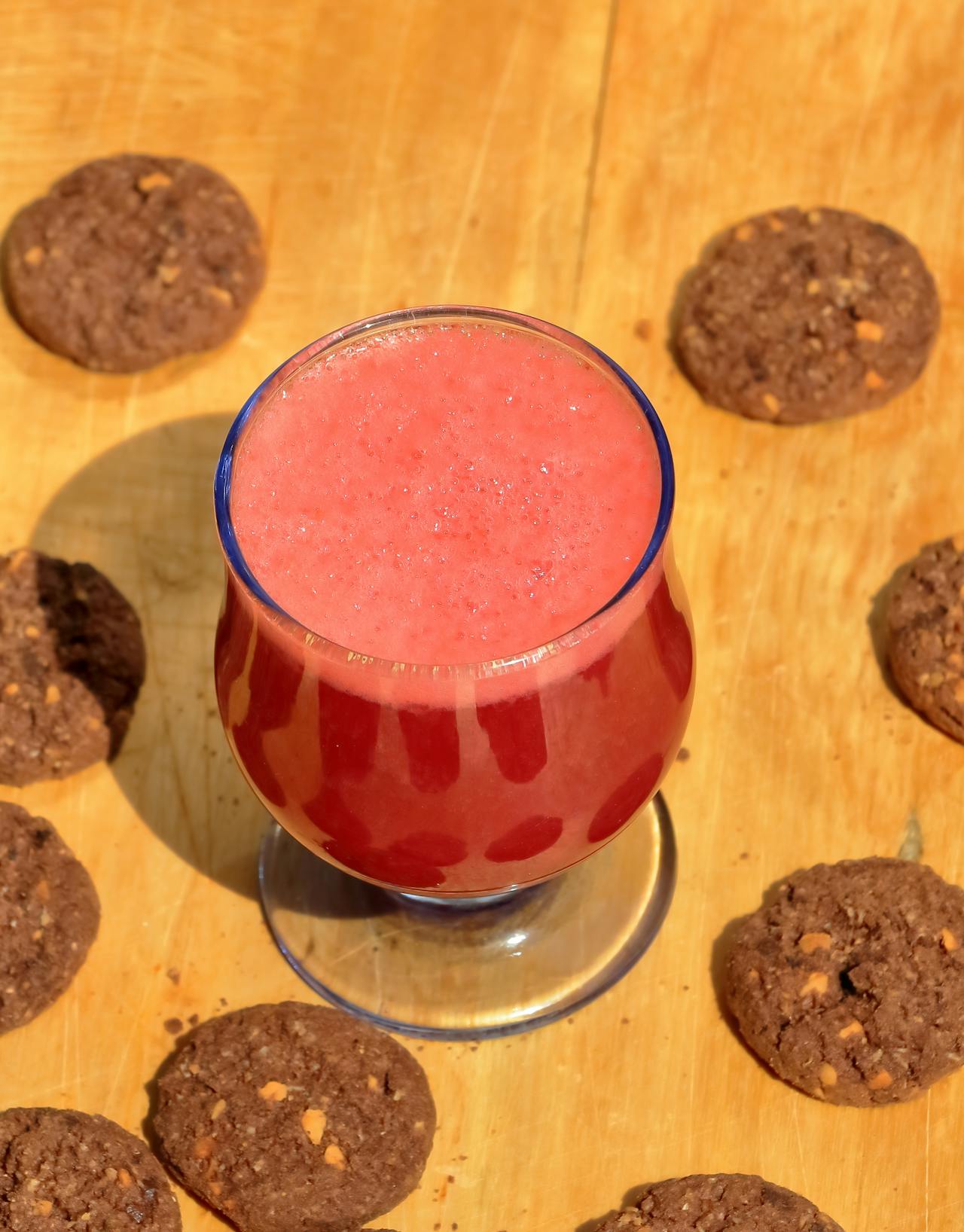 सफरचंद बीटरूट अँटीऑक्सिडंट स्मूदी बीट हे सफरचंदाच्या चवदार स्मूदीमध्ये घालून, त्याचे सर्व अँटिऑक्सिडंट फायदे मिळवू शकता. साहित्य - ½ सफरचंद बीटरूट १ चमचा लिंबाचा रस पाणी ( फोटो स्रोत : पेक्सेल )