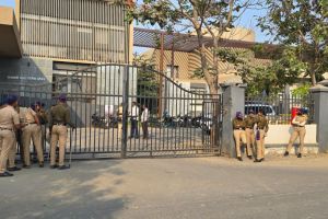 bhigwan kidnapping case girl appears at baramati police station says she left home willingly