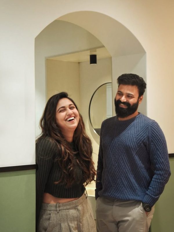 Swanand Tendulkar playfully catches Gautami Deshpande in a funny video