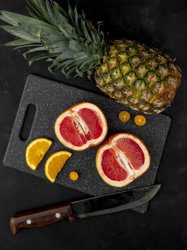 Cut fruits starting to spoil after some time