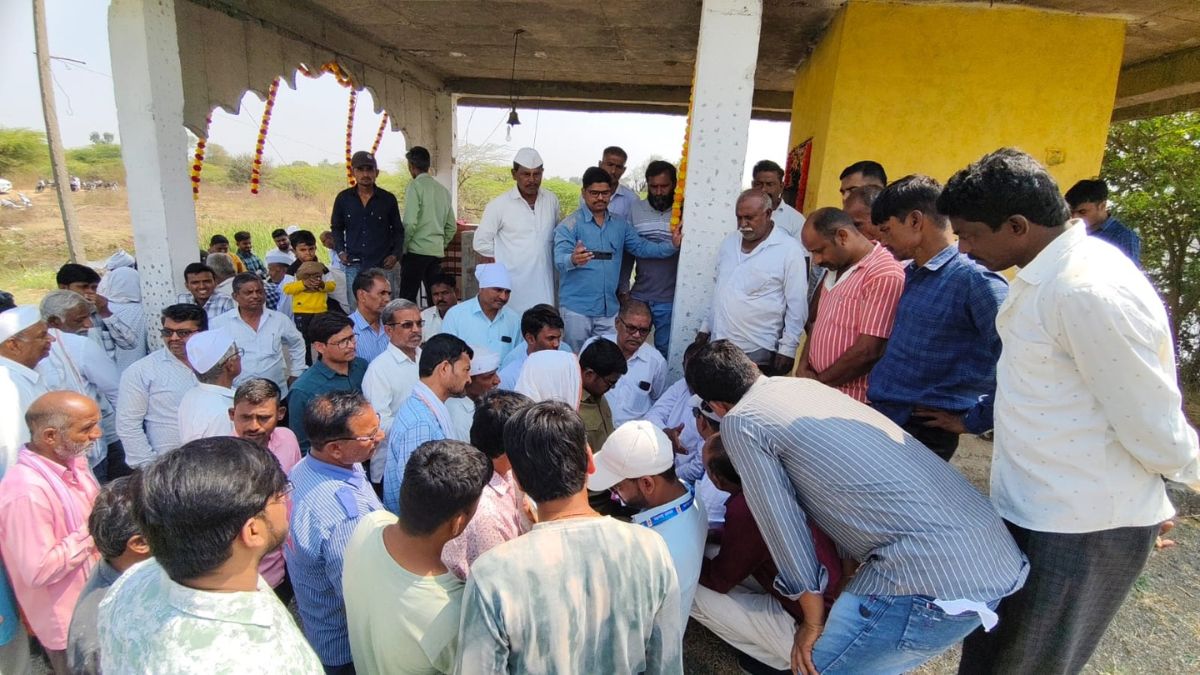 dhule farmers stop land survey for manmad indore railway project compensation dispute grows