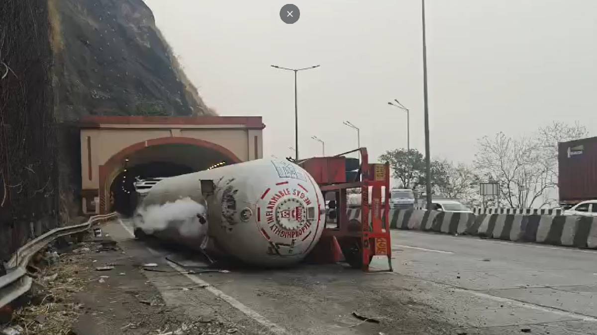 Mumbai Pune Expressway Closed, Borghat Gas Leak, Gas Tanker Accident Today, Mumbai Pune Traffic Update, MSRDC Traffic Advisory,