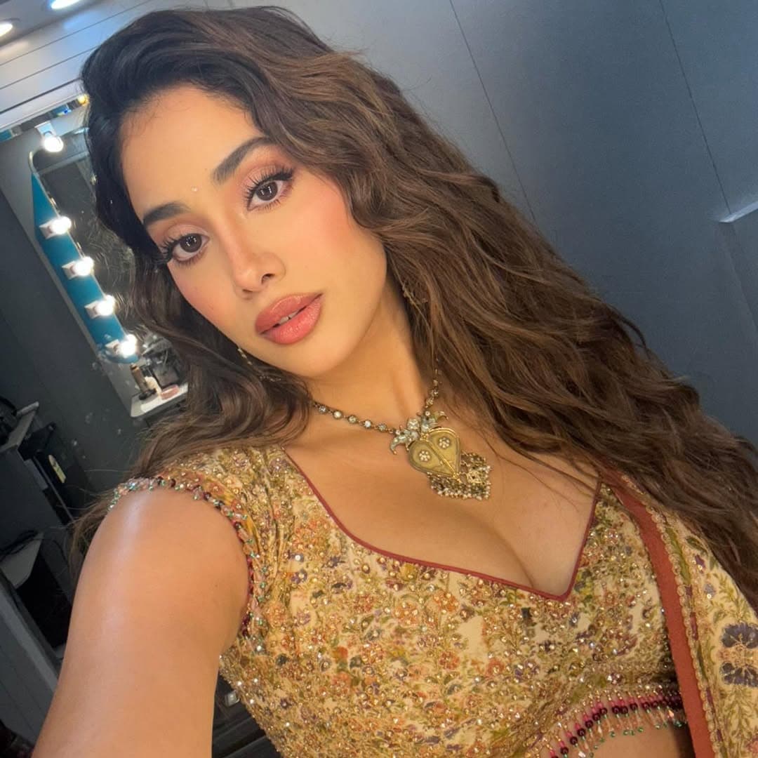 janhvi kapoor in parents room