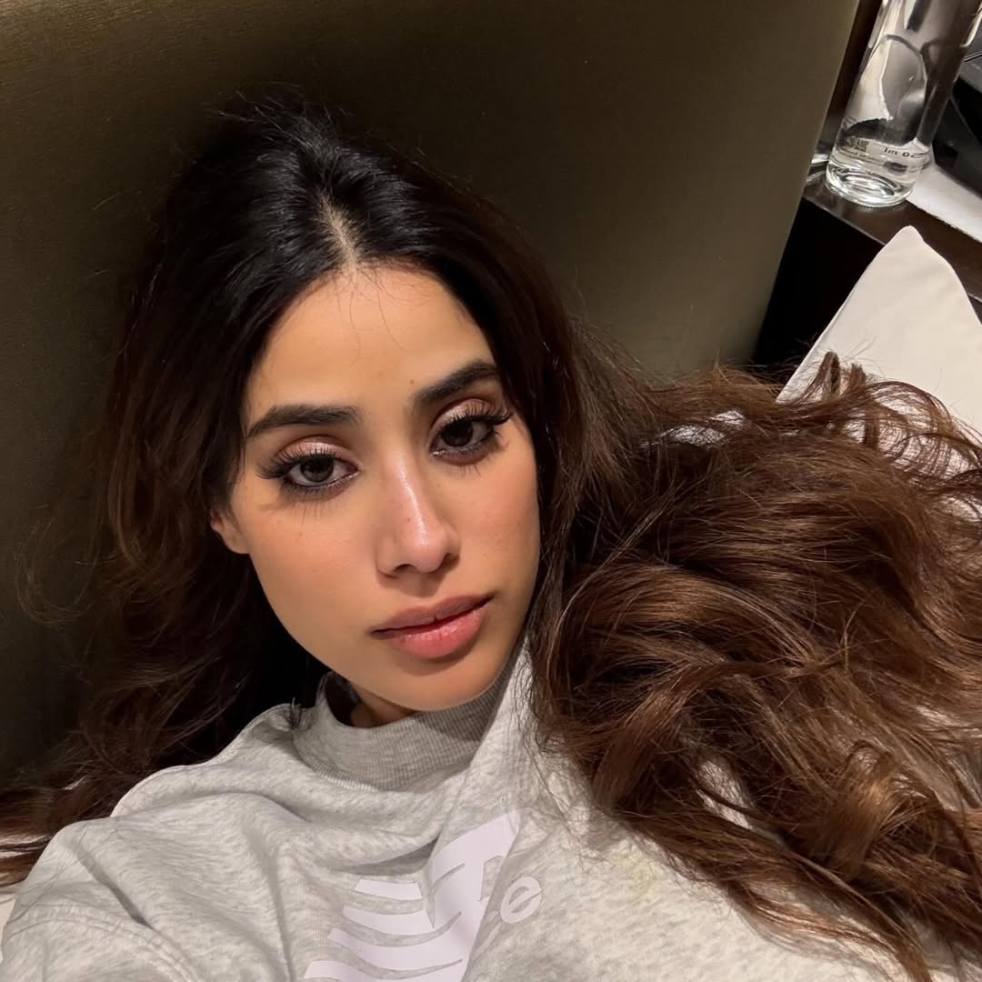 janhvi kapoor in parents room