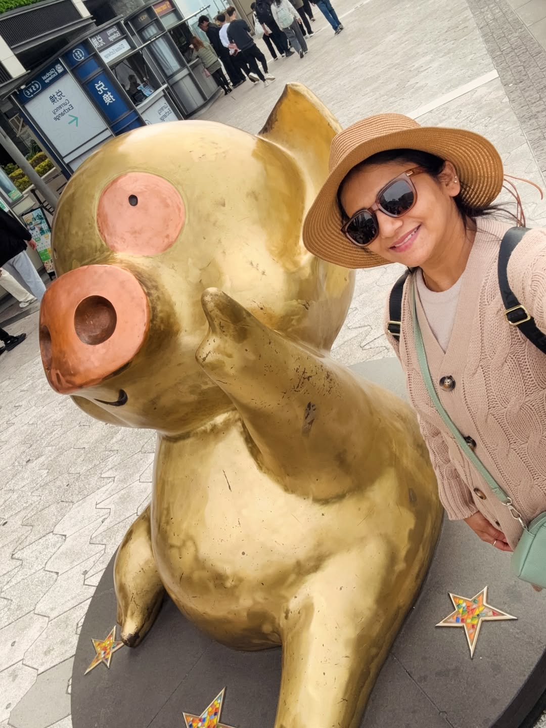 tharala tar mag fame jui gadkari went to hong kong shares photos