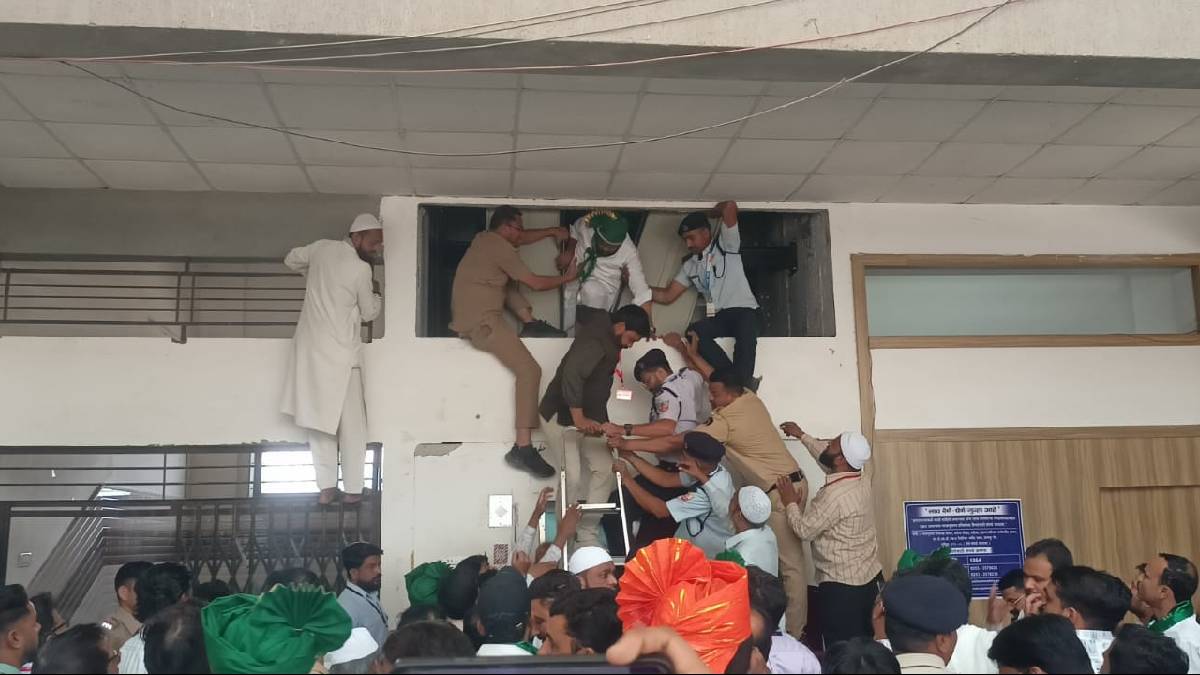Major mishap narrowly avoided as Malegaon municipal lift collapses during mayor election celebrations