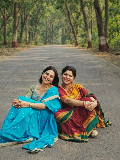 सध्या त्या 'कर्लस टीव्ही'वरील मालिकेत नायिकेच्या आणि खलनायिकेच्या भूमिकेत पाहायला मिळत आहेत.