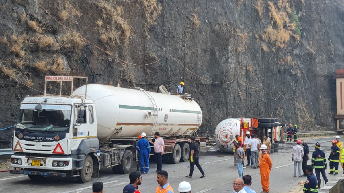 Mumbai-Pune Expressway incident case registered against the tanker driver who was blocking traffic on the Mumbai-Pune Expressway