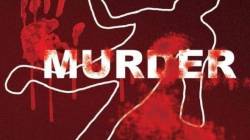 Crime News : ७० वर्षीय महिलेची गळा चिरुन हत्या, पक्षाघात झालेल्या पतीला कल्पनाही नाही, रक्ताच्या थारोळ्यात पडला होता मृतदेह