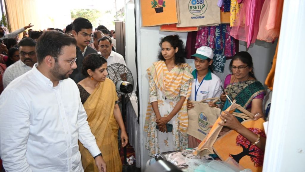 nandurbar-nandini-mahotsav-2026-mini-saras-exhibition-women-self-help-groups-goval-padvi-dr-mittali-sethi nandurbar-nandini-mahotsav-2026-mini-saras-exhibition-women-self-help-groups-goval-padvi-dr-mittali-sethi