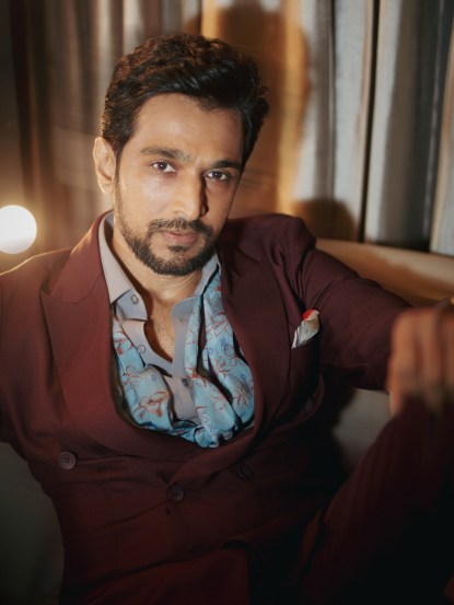 टस्कॅम १९९२टमधून तो प्रसिद्धीझोतात आला आणि यामुळे फक्त गुजराती प्रेक्षकांपुरता मर्यादीत न राहता त्याला देशभरात ओळख मिळाली. (सर्व फोटो : इन्स्टाग्राम)