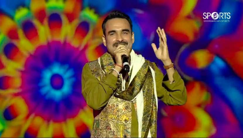 पंकज त्रिपाठी - या यादीत सर्वात आधी पंकज त्रिपाठी यांचं नाव घेतलं जातं. पंकज त्रिपाठी यांनी चित्रपटांत छोट्या भूमिका साकारल्या. त्यांनी 'गँग्स ऑफ वासेपूर', 'फुकरे' यांसारख्या चित्रपटात कामं केली परंतु, त्यांना यातून फार प्रसिद्धी मिळाली नाही.