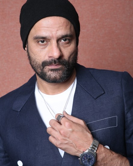 चित्रपट, वेब सीरिजसाठी ओटीटी हे माध्यम ओळखलं जातं. यामाध्यमातून असे अनेक कलाकार नावारुपाला आले आहेत. ज्यांना मोठ्या पडद्यावर हवी तशी ओळख मिळाली नव्हती.