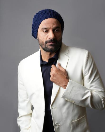 जयदीप अहलावत - जयदीप यांनी 'रइस'सारख्या अनेक चित्रपटांत काम केलं. परंतु, मोठ्या कलाकारांच्या गर्दीत ते मागे राहिले. २०२०मध्ये आलेल्या 'पाताल लोक' सीरिजमध्ये ते पोलिसाच्या भूमिकेत झळकलेले. यामध्ये त्यांनी हाथीराम चौधरी हे पात्र साकारलेलं. ज्यामधून त्यांना एक नवीन ओळख मिळाली.