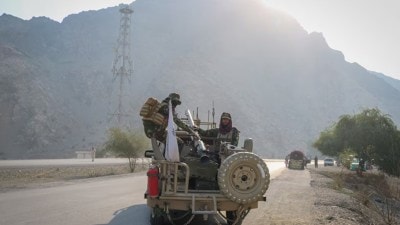 पाकिस्तान-अफगाणिस्ताव तणाव शिगेला; जलालाबादमध्ये जेट कोसळले