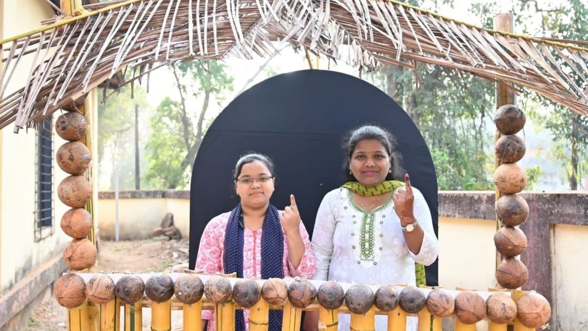 eco-friendly-sakhi-polling-booth-in-pavshi-sindhudurg-promotes-voting-and-environment