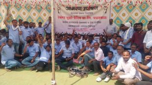 raymond workers begin indefinite hunger strike in yavatmal over pending wage agreement