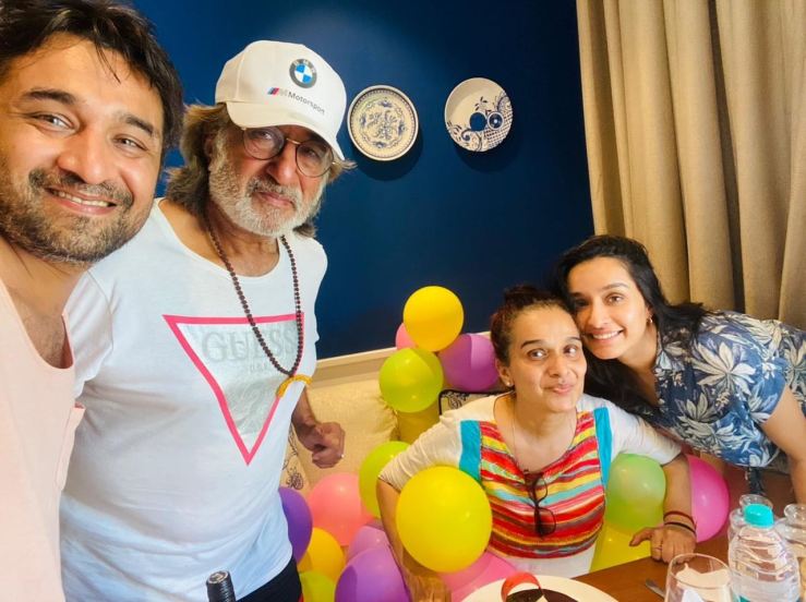 शक्ती कपूर व शिवांगी यांच्या लग्नाला कोल्हापुरे कुटुंबीयांचा विरोध होता. कारण - शिवांगी या श्रीमंत कुटुंबातून येतात. तर शक्ती कपूर हे सामान्य पंजाबी कुटुंबातून होते.