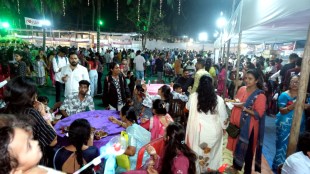 palghar-shirgaon-mahotsav-saras-mela-crowd-stalls.