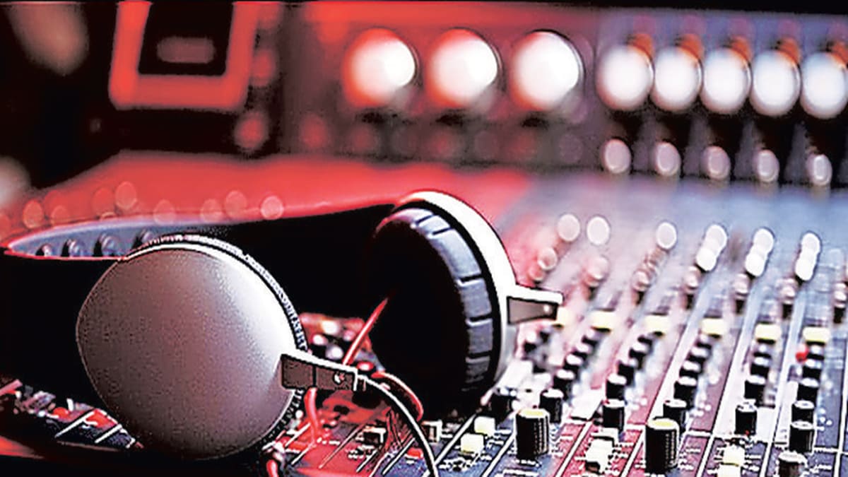 Career in Sound Engineering 2026, Sound Engineering courses abroad, Berklee College of Music audio production, Sound Design jobs in film industry,