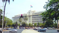 Maharashtra Government: सहा वर्षे एकाच जागी असलेल्या अधिकाऱ्यांच्या एप्रिलमध्ये बदल्या; बदल्यांना मुदतवाढ नाही