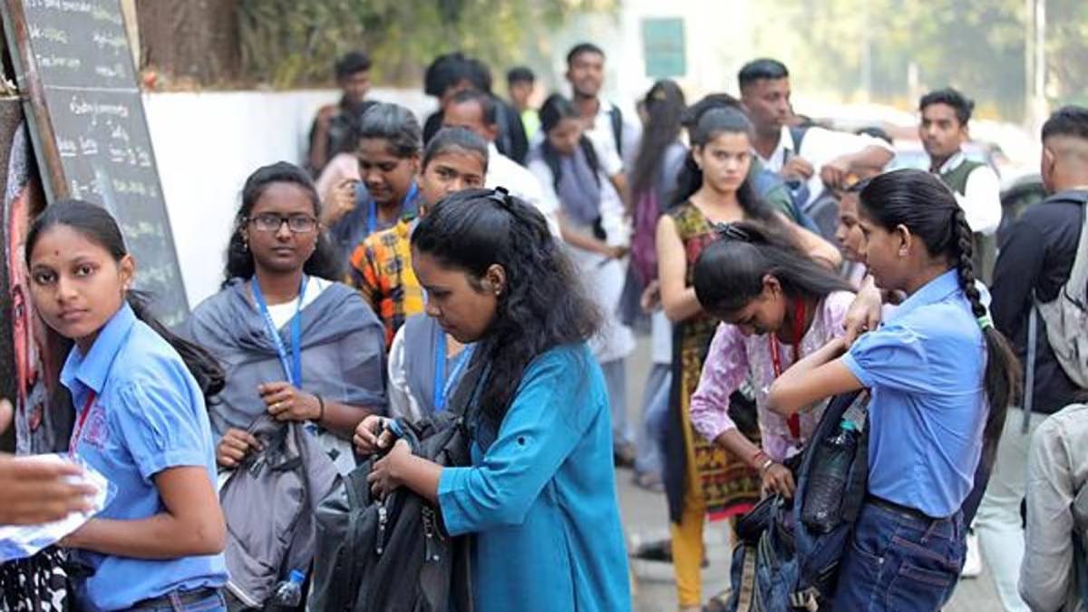 SSC HSC Exam Student Travel