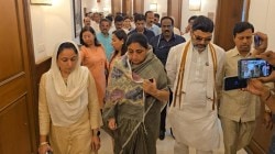 दादांच्या दालनात सुनेत्रा पवार बनल्या राष्ट्रवादी विधिमंडळाच्या नेत्या, दोन ओळीचा ठराव अन ४६ आमदारांचा होकार