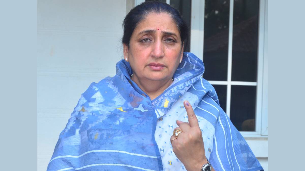 sunetra pawar voting at baramati