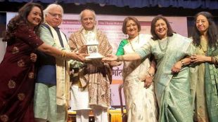 ulhas kashalkar receives manik ratna award at gadkari rangayatan in thane