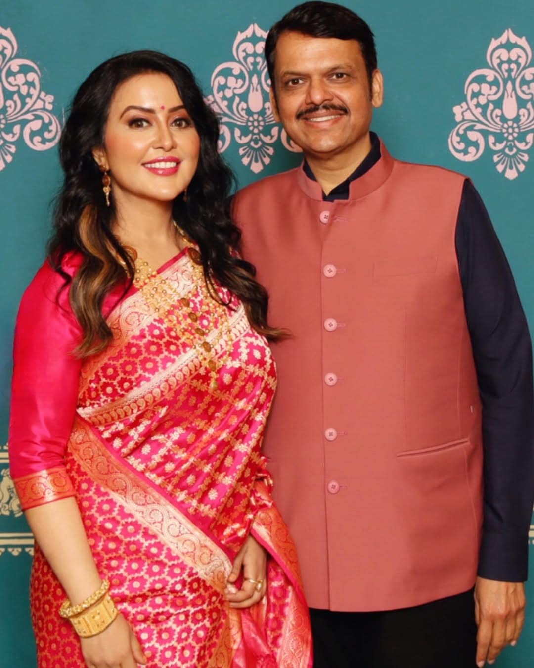 does amruta fadnavis call cm devendra fadnavis devabhau