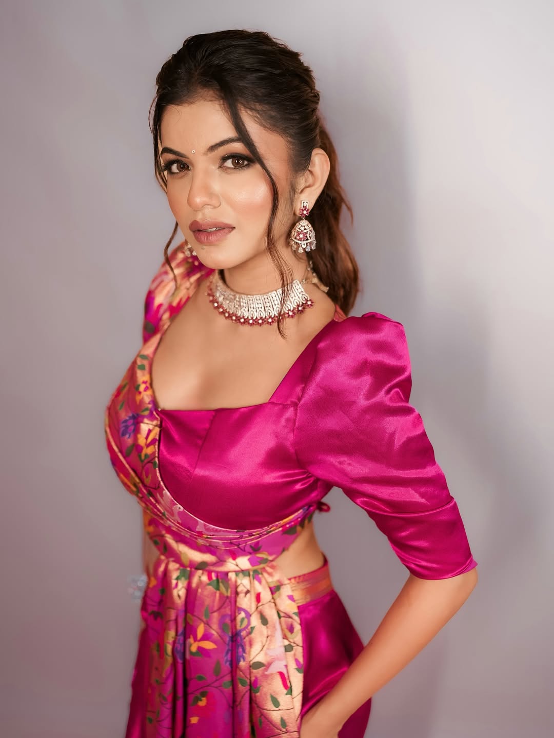 Anushree Mane royal pink look in Bigg Boss Marathi 6,