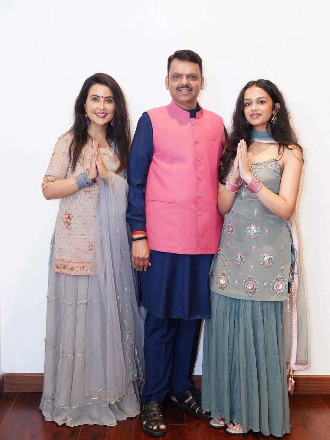 does amruta fadnavis call cm devendra fadnavis devabhau