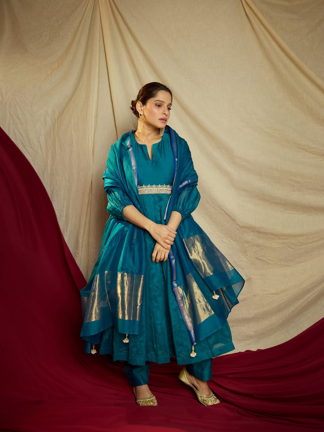 Priya Bapat nauvari saree look