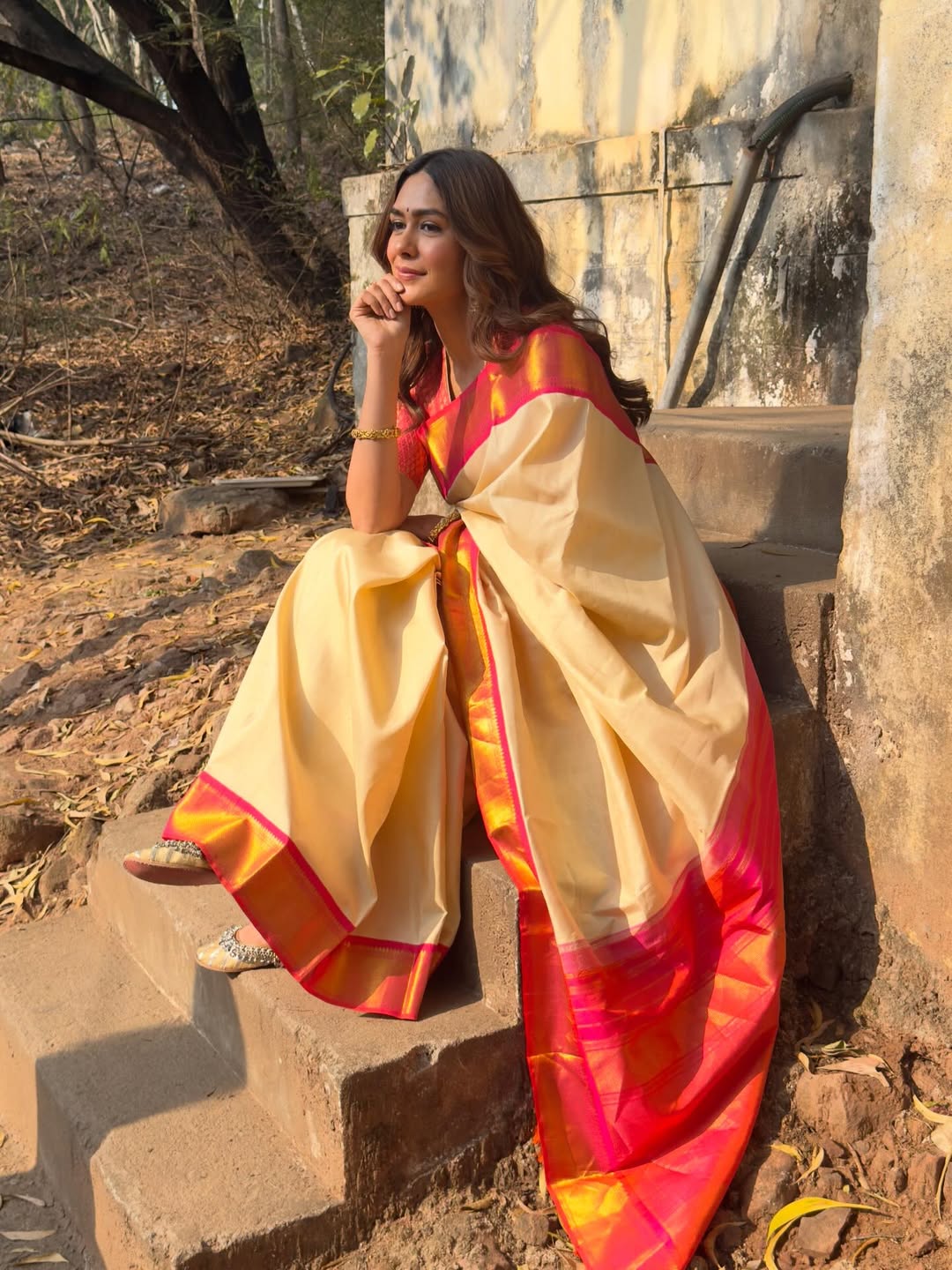 Mrunal Thakur Tirumala photos viral