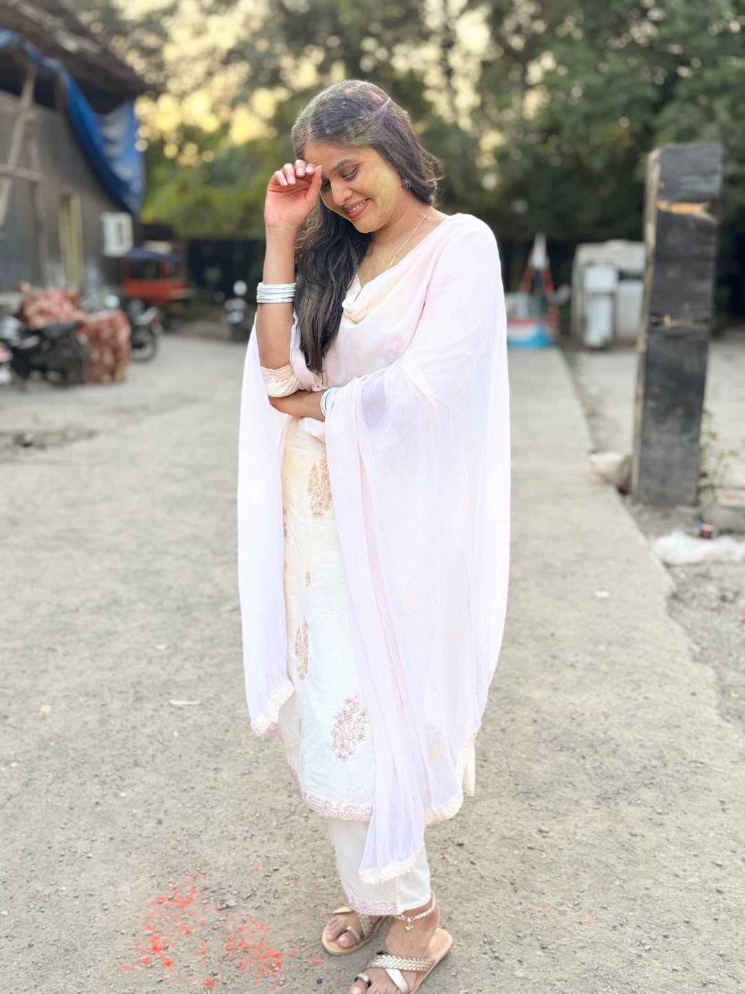 Akshaya Devdhar Holi look