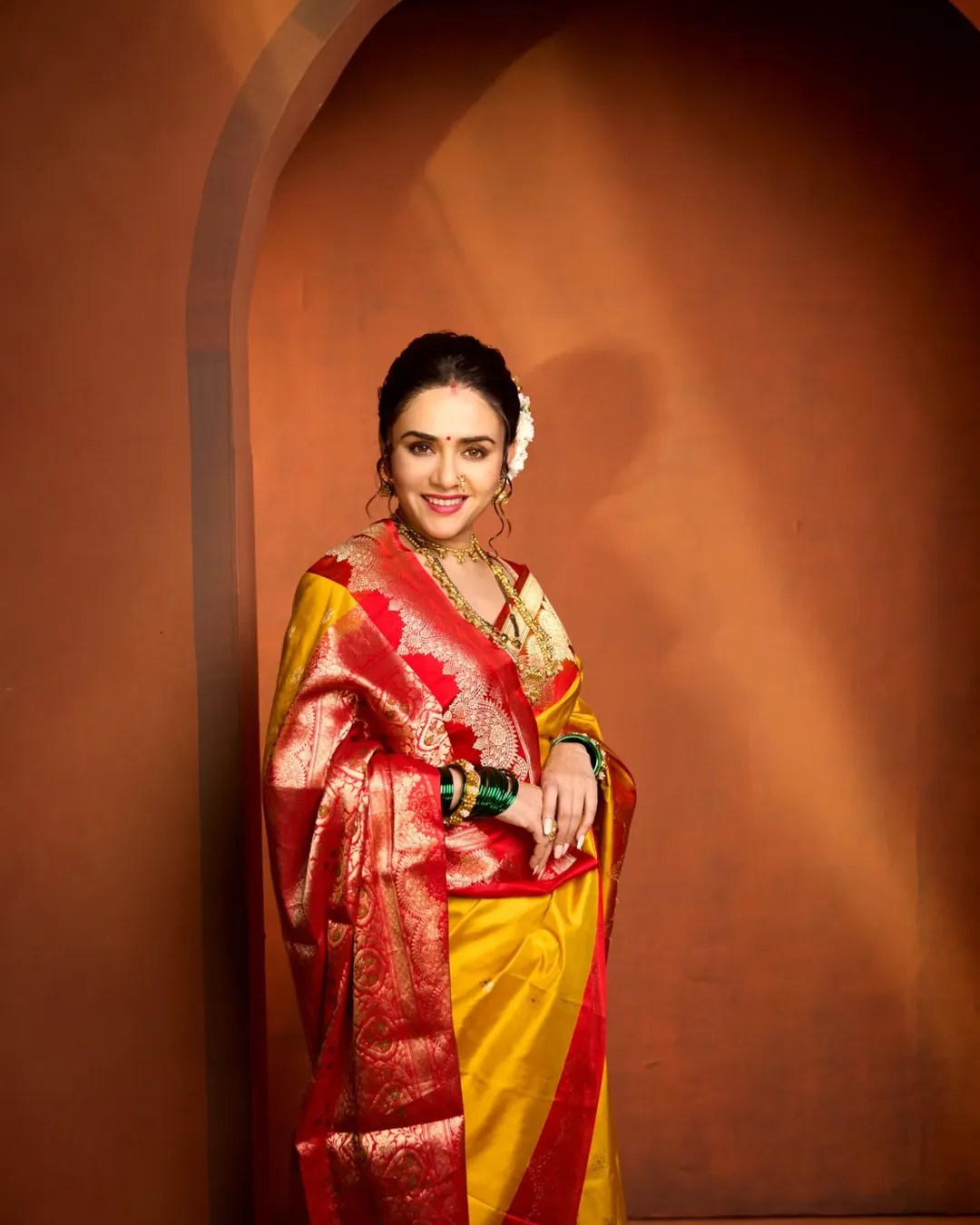 Amruta Khanvilkar saree look